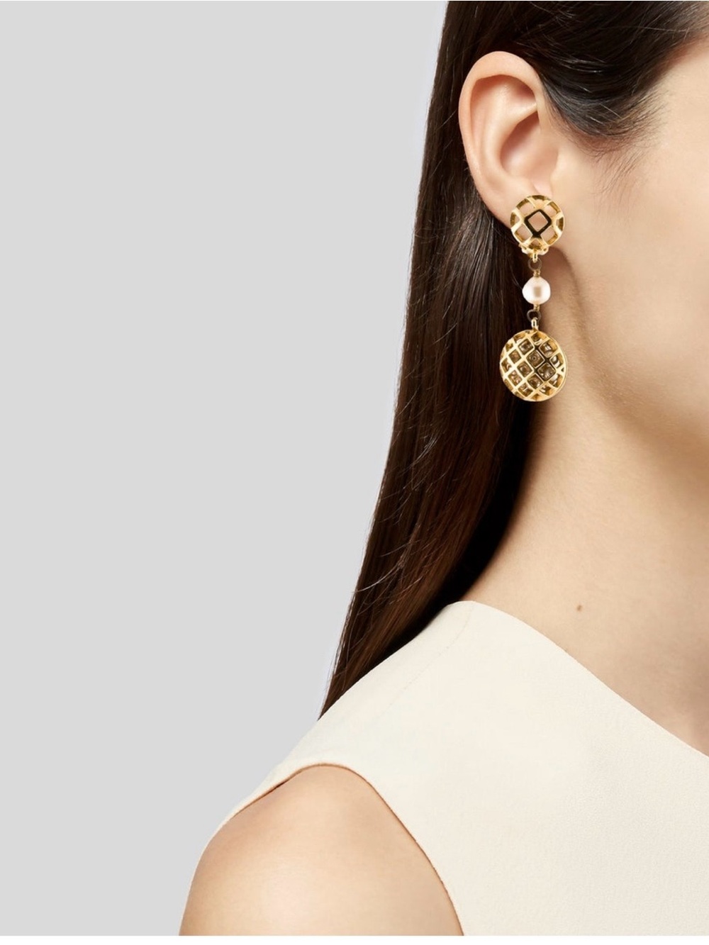 Chanel! Gold Lattice Drop Pearl Earrings - - Picture 2 of 3